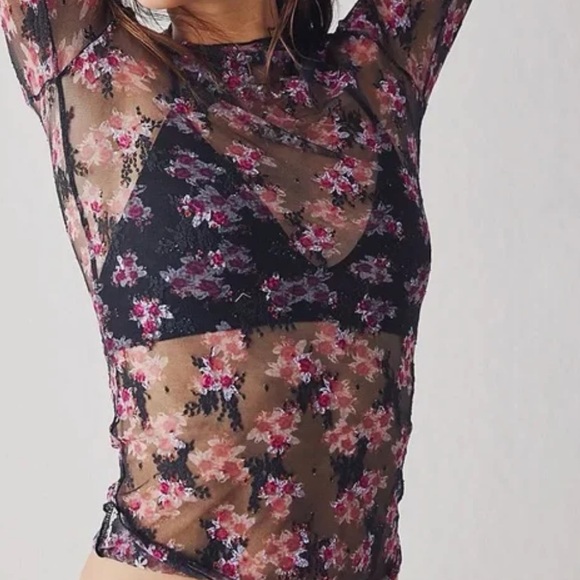 FREE PEOPLE LACE LAYERING TOP - Picture 1 of 1